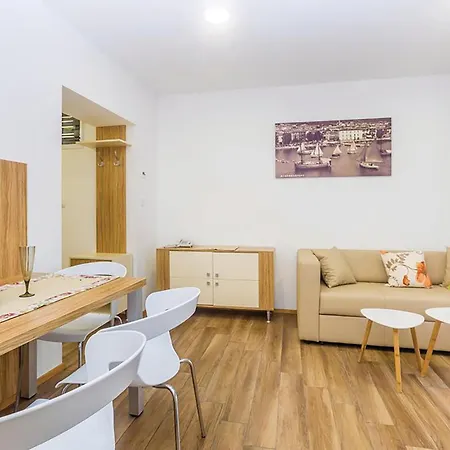 2 Bedroom Stunning In *