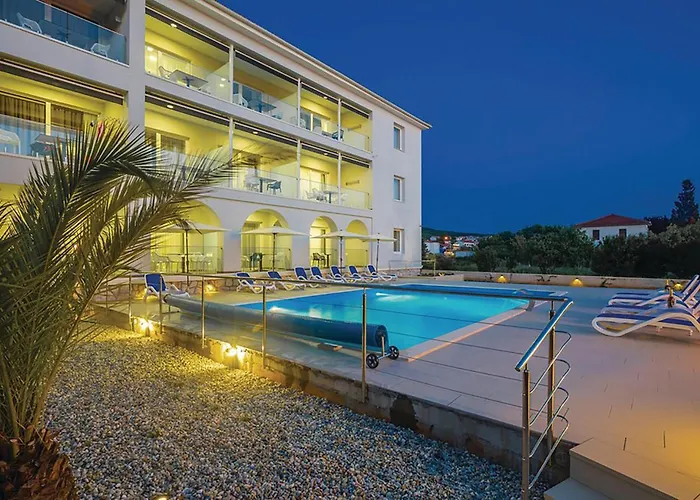 2 Bedroom Stunning In Apartamento