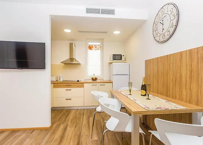 Apartamento 2 Bedroom Stunning In Punat