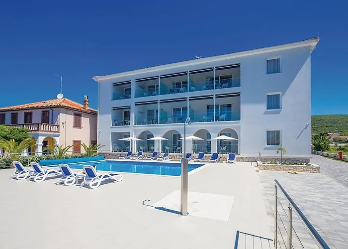 2 Bedroom Stunning In *