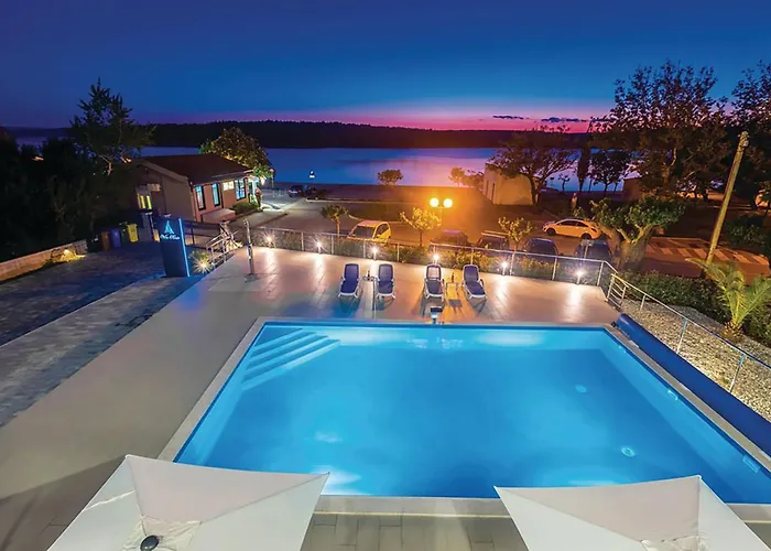 2 Bedroom Stunning In Apartamento