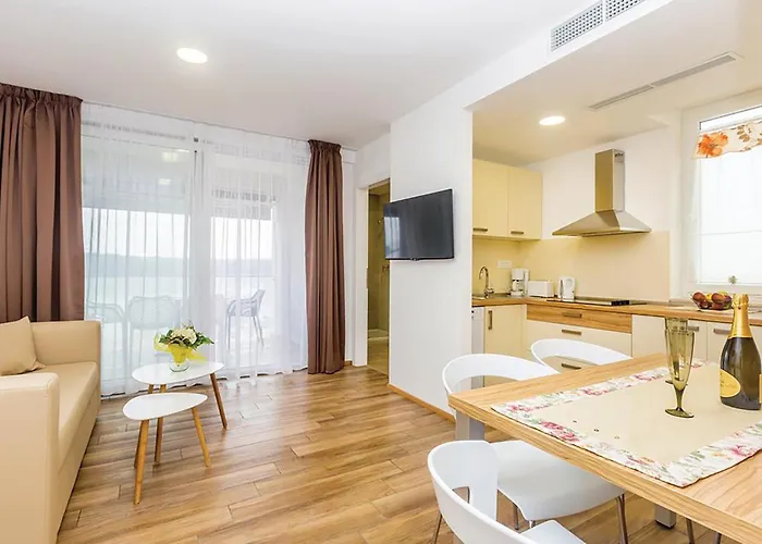 2 Bedroom Stunning In Apartamento