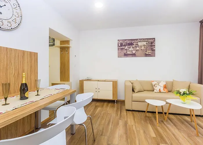 2 Bedroom Stunning In *