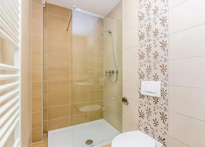 2 Bedroom Stunning In *