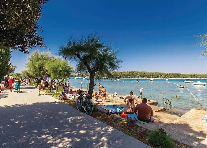 2 Bedroom Stunning In Appartamento Punat